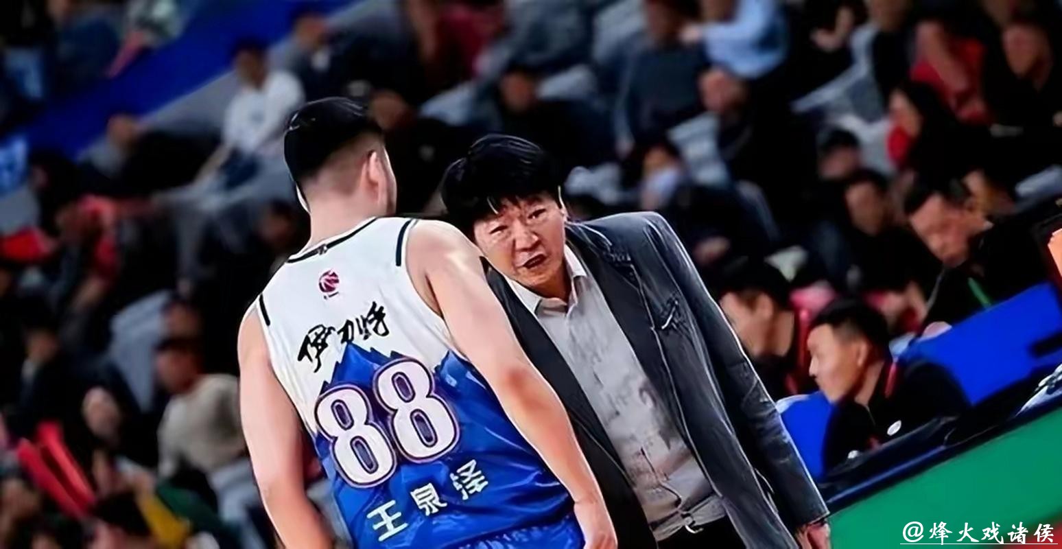 新疆战广厦打得跌宕起伏,只可惜裁判的业务水平影响了比赛精彩 新疆战广厦打得跌宕起伏,只可惜裁判的业务水平影响了比赛精彩