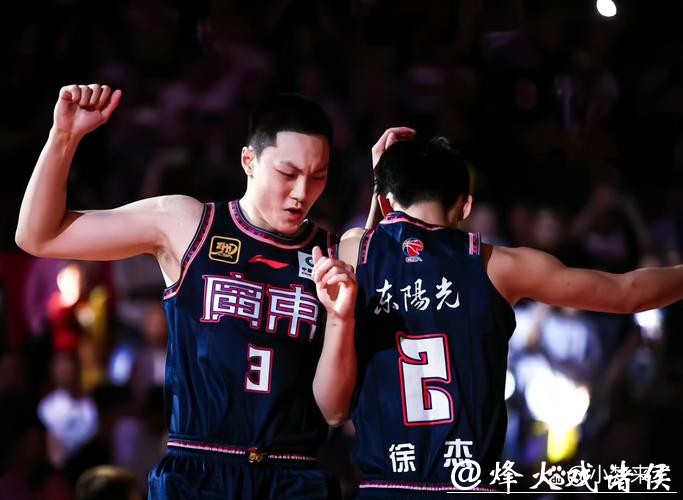 吉林男篮遭遇广东男篮惨烈失利 威尔逊苦战独得35分无奈回天乏力 吉林男篮遭遇广东男篮惨烈失利 威尔逊苦战独得35分无奈回天乏力